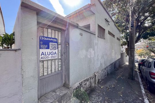 Fachada + plaquinha de casa para alugar com 2 quartos, 120m² em Oswaldo Cruz, São Caetano do Sul