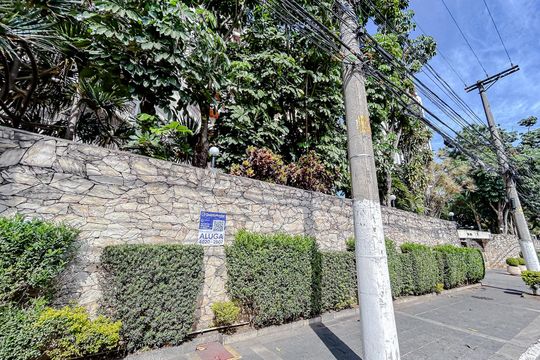 Fachada com Plaquinha de apartamento para alugar com 4 quartos, 158m² em Vila Gomes Cardim, São Paulo