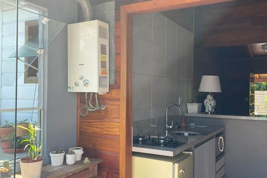 Área externa de casa para alugar com 2 quartos, 300m² em Ponta Grossa, Porto Alegre