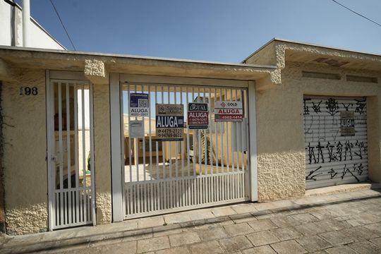 Fachada de casa para alugar com 1 quarto, 80m² em Parque Oratório, Santo André