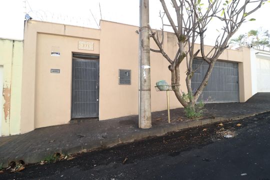 Fachada de casa para alugar com 4 quartos, 115m² em Vigilato Pereira, Uberlândia