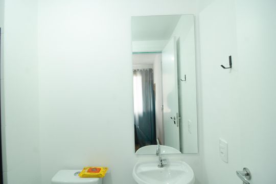 Banheiro de apartamento para alugar com 1 quarto, 29m² em Bom Retiro, São Paulo