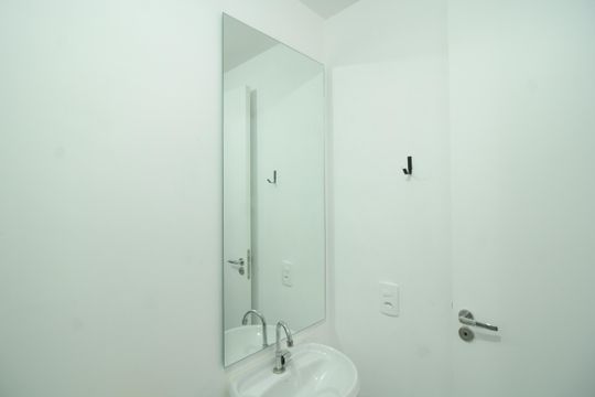 Banheiro de apartamento para alugar com 1 quarto, 29m² em Bom Retiro, São Paulo