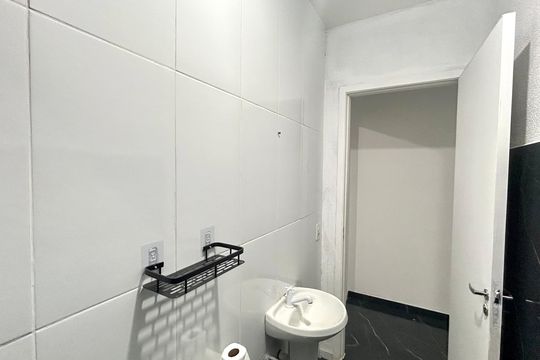 Banheiro  de casa para alugar com 1 quarto, 26m² em Parque Continental Ii, Guarulhos