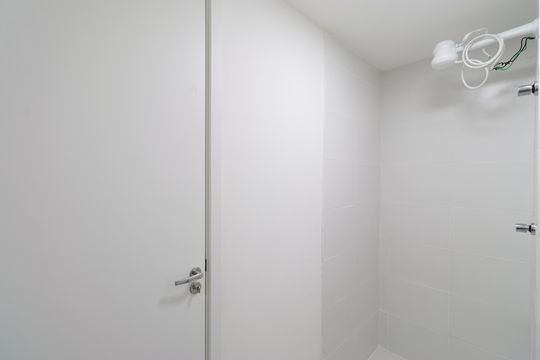 Banheiro de apartamento à venda com 1 quarto, 25m² em Parque Industrial Tomas Edson, São Paulo