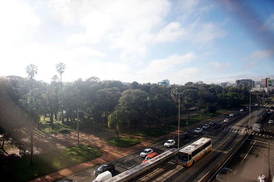 Quarto 1 Vista de apartamento para alugar com 2 quartos, 71m² em Cidade Baixa, Porto Alegre