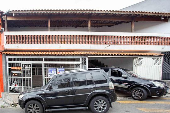 Fachada de casa à venda com 7 quartos, 338m² em Taboão, Diadema