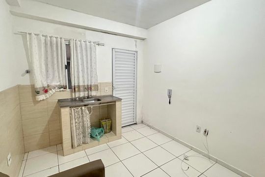 Sala - Cozinha  de casa para alugar com 1 quarto, 26m² em Parque Continental Ii, Guarulhos