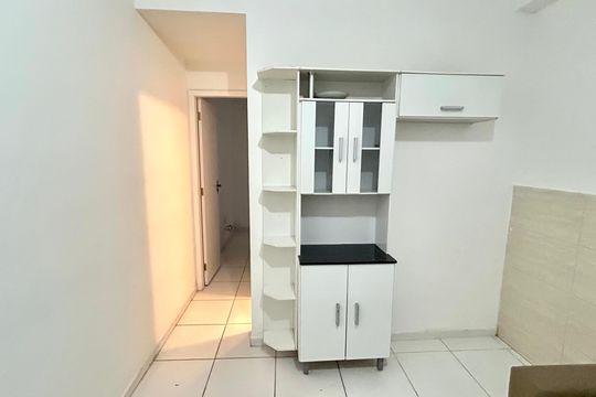 Sala - Cozinha  de casa para alugar com 1 quarto, 26m² em Parque Continental Ii, Guarulhos