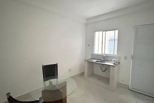 Sala - Cozinha  de casa para alugar com 1 quarto, 26m² em Parque Continental Ii, Guarulhos