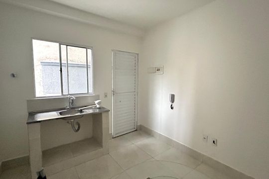 Sala - Cozinha  de casa para alugar com 1 quarto, 26m² em Parque Continental Ii, Guarulhos