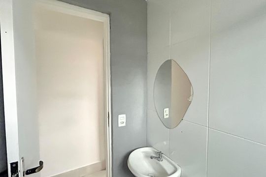Banheiro de casa para alugar com 1 quarto, 26m² em Parque Continental Ii, Guarulhos