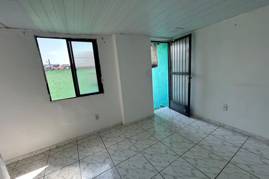 Sala de casa para alugar com 1 quarto, 15m² em Guadalupe, Rio de Janeiro