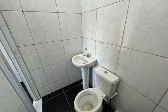 Banheiro de casa para alugar com 1 quarto, 15m² em Guadalupe, Rio de Janeiro