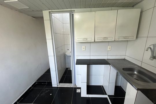 Cozinha de casa para alugar com 1 quarto, 15m² em Guadalupe, Rio de Janeiro