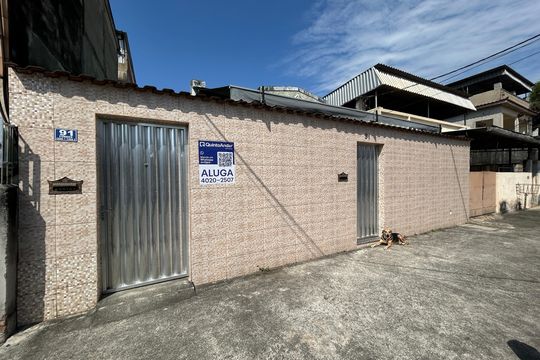 Fachada + placa de casa para alugar com 1 quarto, 15m² em Guadalupe, Rio de Janeiro