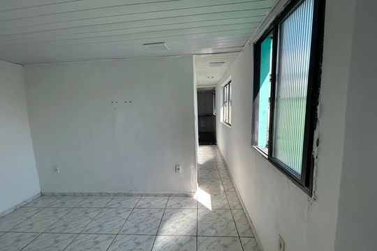 Corredor de casa para alugar com 1 quarto, 15m² em Guadalupe, Rio de Janeiro