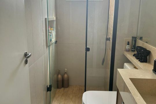 Banheiro de apartamento à venda com 2 quartos, 48m² em Jardim Novo Horizonte, Valinhos