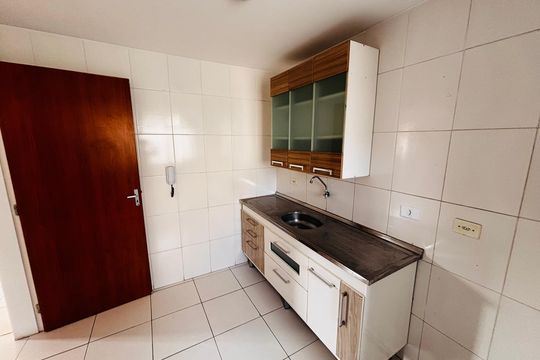 Cozinha de apartamento para alugar com 2 quartos, 44m² em Conceicao, Osasco