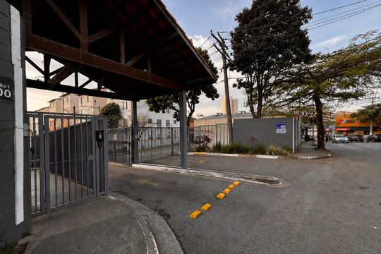 Fachada de apartamento para alugar com 2 quartos, 44m² em Conceicao, Osasco