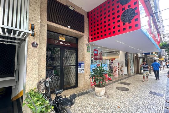 Apartamento à venda com 2 quartos, 75m² em Leme, Rio de Janeiro