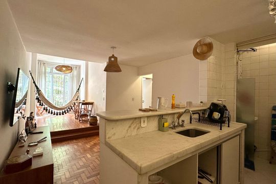 Apartamento à venda com 2 quartos, 75m² em Leme, Rio de Janeiro
