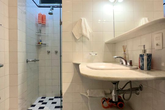 Apartamento à venda com 2 quartos, 75m² em Leme, Rio de Janeiro