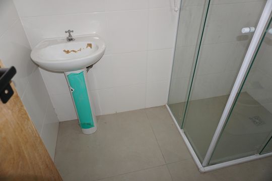 Banheiro de apartamento para alugar com 1 quarto, 40m² em Jardim Castilho, Embu das Artes