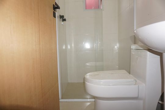 Banheiro de apartamento para alugar com 1 quarto, 40m² em Jardim Castilho, Embu das Artes