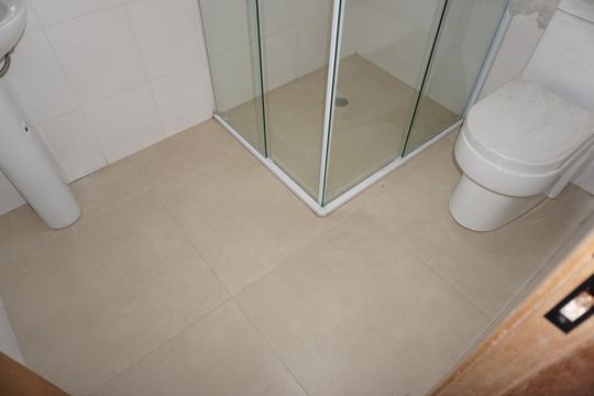 Banheiro de apartamento para alugar com 1 quarto, 40m² em Jardim Castilho, Embu das Artes