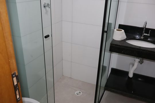 Banheiro de apartamento para alugar com 2 quartos, 39m² em Quinta da Paineira, São Paulo