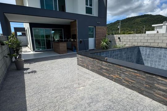 Área externa de casa de condomínio para alugar com 3 quartos, 230m² em Vargem Grande, Florianópolis