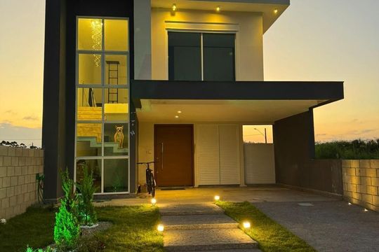 Fachada de casa de condomínio para alugar com 3 quartos, 230m² em Vargem Grande, Florianópolis