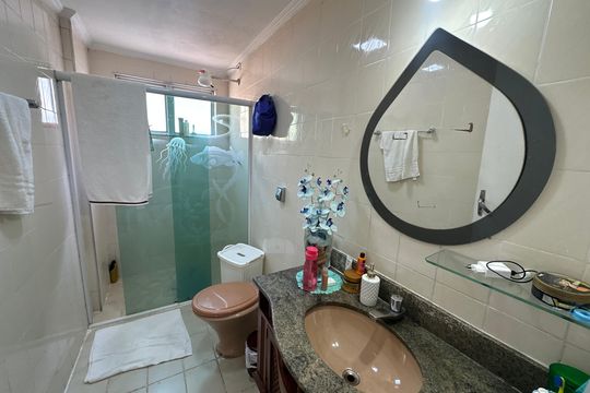 Banheiro 2 de apartamento para alugar com 2 quartos, 133m² em Centro, São Vicente