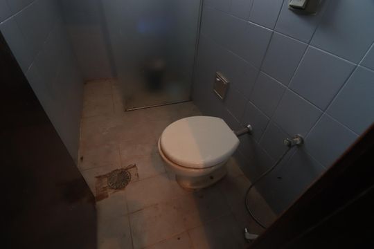 Banheiro social de casa para alugar com 3 quartos, 250m² em Cidade Jardim, Uberlândia