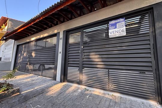 Fachada de casa à venda com 3 quartos, 240m² em Jardim Cocaia, Guarulhos