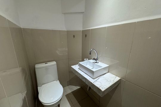 Banheiro de casa para alugar com 1 quarto, 45m² em Cipava, Osasco