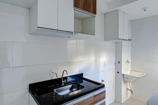 Cozinha e Área de Serviço de apartamento para alugar com 2 quartos, 40m² em Parque São Jorge, São Paulo