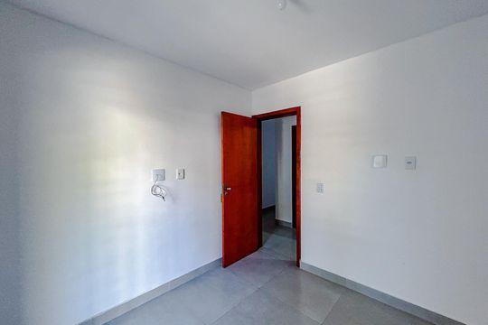 Quarto 2 de apartamento para alugar com 2 quartos, 40m² em Parque São Jorge, São Paulo