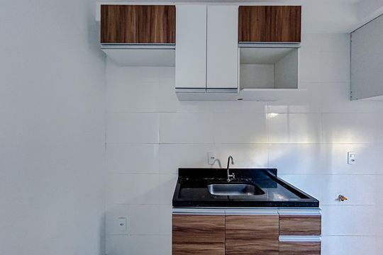 Cozinha e Área de Serviço de apartamento para alugar com 2 quartos, 40m² em Parque São Jorge, São Paulo