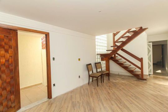 Casa à venda com 2 quartos, 117m² em Vila Antonieta, São Paulo