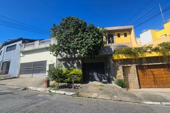 Fachada de casa para alugar com 3 quartos, 300m² em Chácara Seis de Outubro, São Paulo