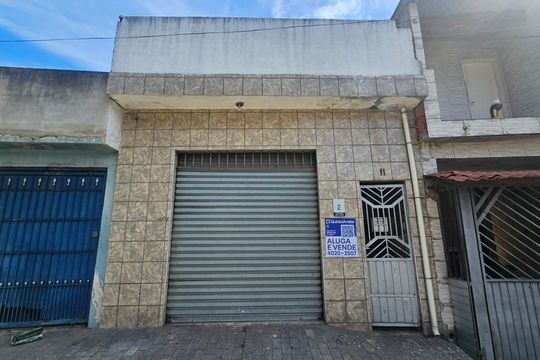 Fachada de casa à venda com 4 quartos, 195m² em Jardim Santa Teresinha, São Paulo