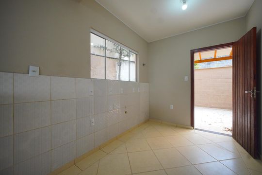 Cozinha de casa para alugar com 2 quartos, 75m² em Real Parque, São José