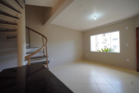 Sala de casa para alugar com 2 quartos, 75m² em Real Parque, São José