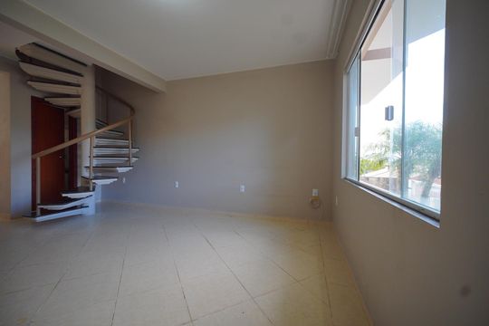 Sala de casa para alugar com 2 quartos, 75m² em Real Parque, São José