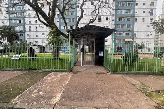 Fachada de apartamento à venda com 2 quartos, 70m² em Humaitá, Porto Alegre