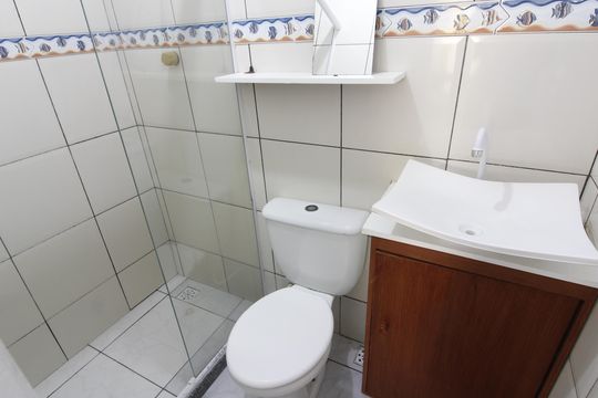 Banheiro de casa para alugar com 1 quarto, 35m² em Foguete, Cabo Frio