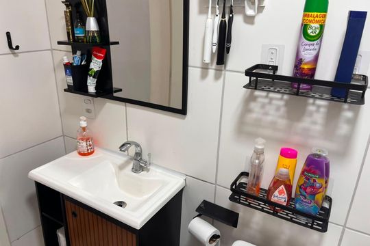 Banheiro social de apartamento à venda com 2 quartos, 33m² em Jardim Bandeirantes, São Paulo