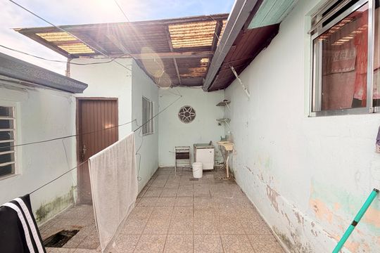 Quintal com edícula de casa à venda com 3 quartos, 150m² em Jardim Currupira, Jundiaí